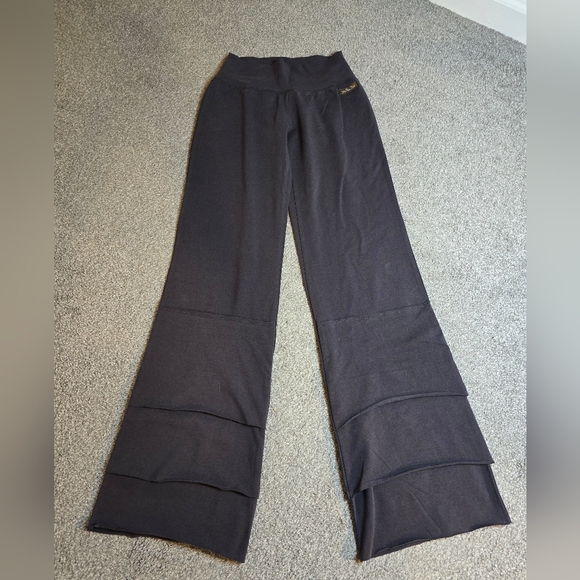 Matilda Jane Fin Grey Midrise Tiered Ruffle Ladies Size XS NWT - Picture 3 of 8